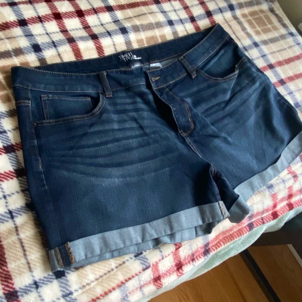 Time & Tru Shorts